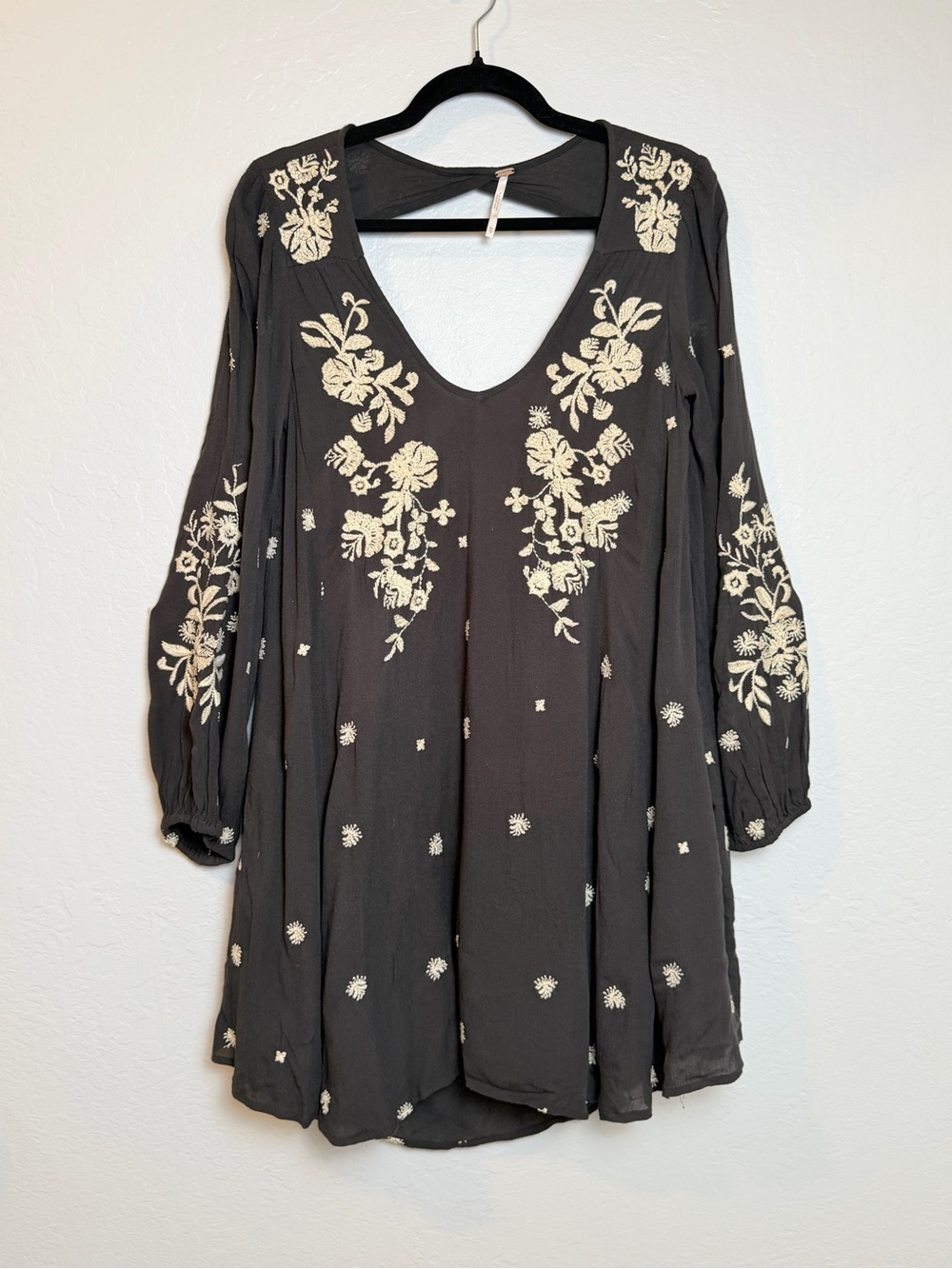 Free People Black Floral Embroidered Flowy V-Neck Tunic Top Dress XS Boho